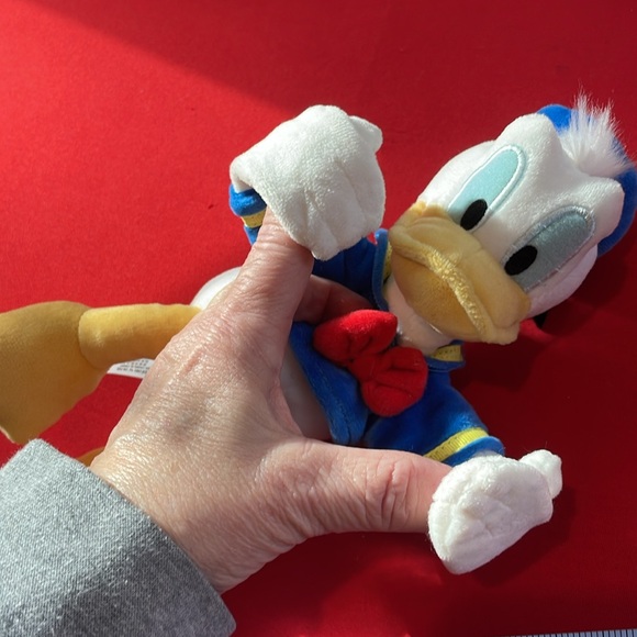 EXCLUSIVE DISNEY PARK DONALD DUCK SLAP BRACELET PLUSH (8”) - Picture 8 of 8